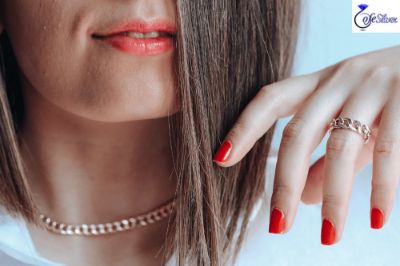 گردنبند و انگشتر نقره هدیه مناسب برای روز زن گردنبند و انگشتر نقره هدیه مناسب برای روز زن