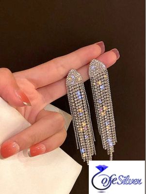 گوشواره بلند جواهر بلند برای چه افرادی مناسب است؟ گوشواره بلند جواهر بلند برای چه افرادی مناسب است؟