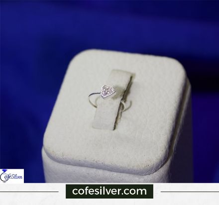 تصویر  پیرسینگ نقره بینی مدل قلب