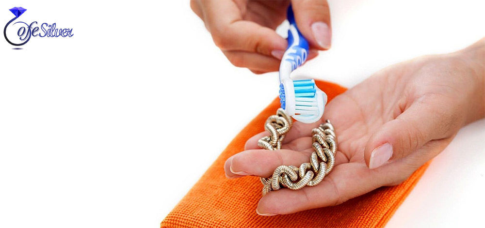 استفاده از خمیر دندان